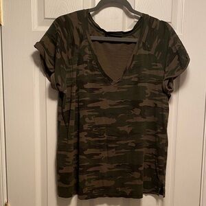 Sanctuary Olive Camo V-Neck Tee…size L